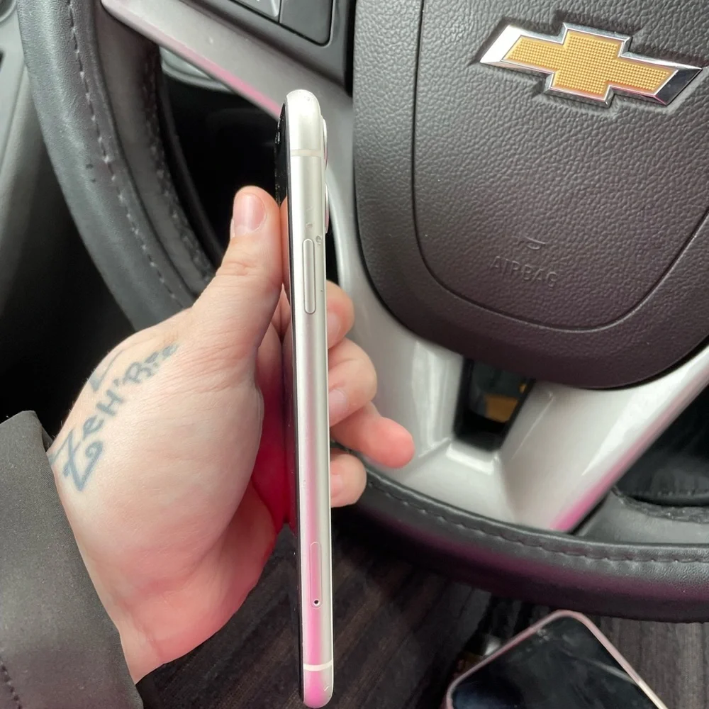 iPhone - Picture 3 of 6